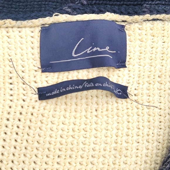 Line button down cardigan - Picture 2 of 4